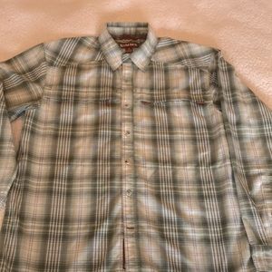 Simms men’s fishing/guide shirt. Size Medium
